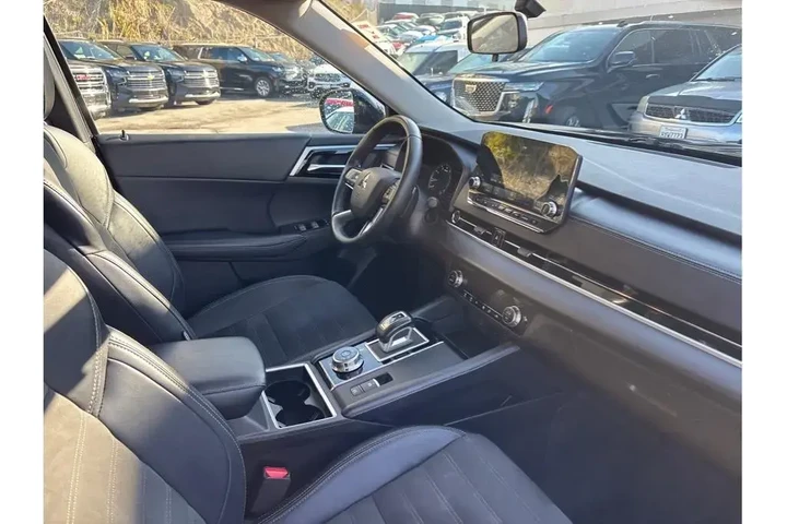 $25388 : Mitsubishi Outlander 2024 SE image 10