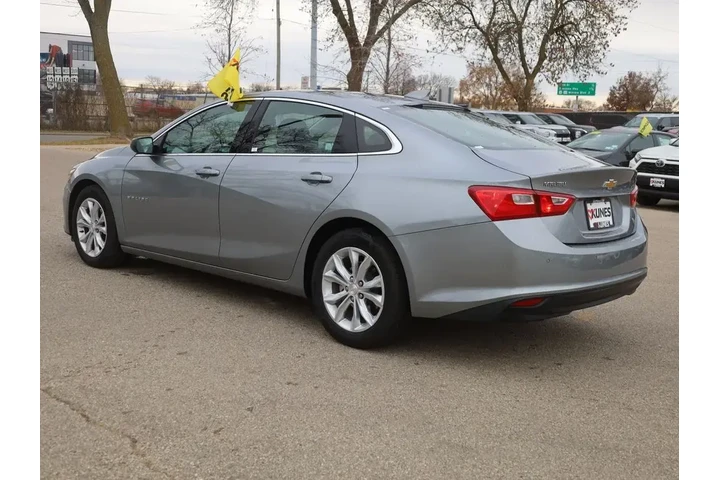 $18977 : Chevrolet Malibu 2024 LT 4dr image 7