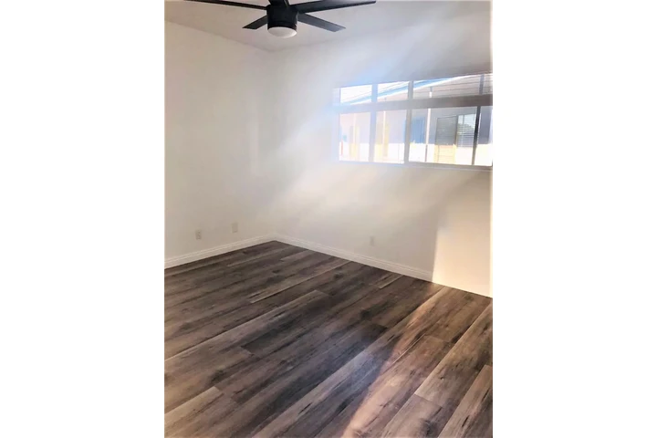 $1950 : 1 Bedroom 1 Bath Upstairs image 7