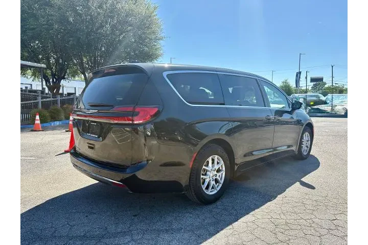 $23273 : Chrysler Pacifica 2023 Touri image 3