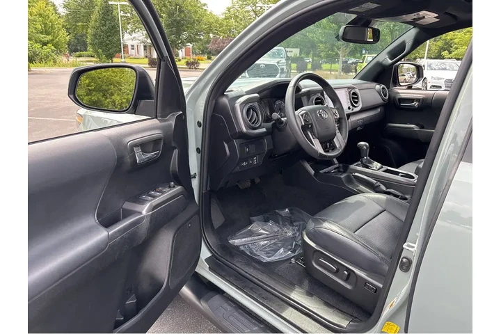 $40000 : Gold Certified2023 Tacoma TRD image 2