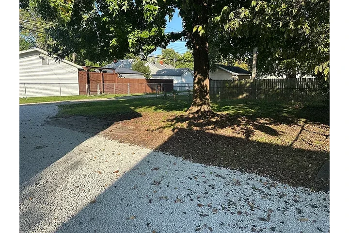 $1000 : SINGLE FAMILY HOUSE image 6