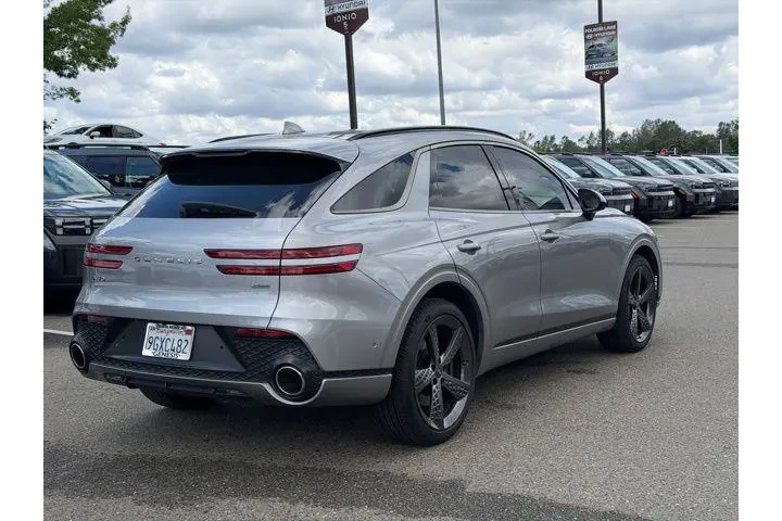 $37991 : Genesis GV70 2023 AWD 2.5T S image 4