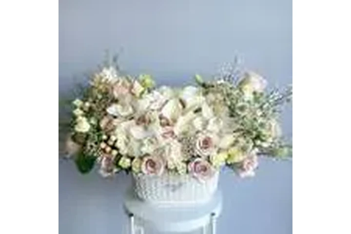 White Roses Flower Bouquet image 1