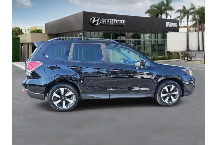 $14494 : Subaru Forester 2017 AWD 2.5 image 2