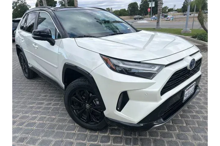 $31995 : Toyota RAV4 Hybrid 2022 AWD image 1