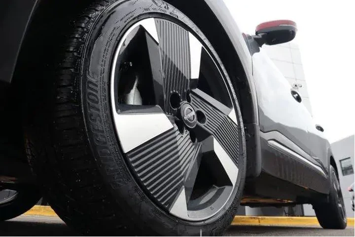 $24649 : Nissan Kicks 2025 AWD SR 4dr image 9