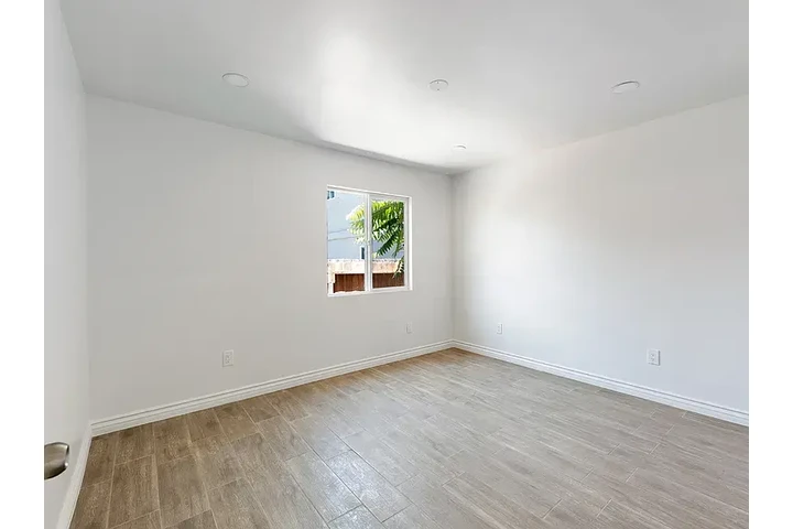 $900 : Newly constructed 2-bedroom image 9