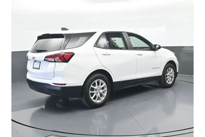 $17424 : Chevrolet Equinox 2023 LS 4d image 6