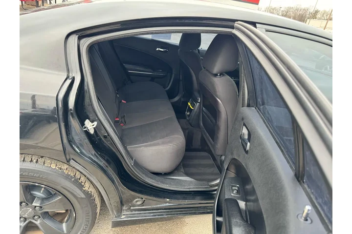 2013 Charger 4dr Sdn SE RWD image 9