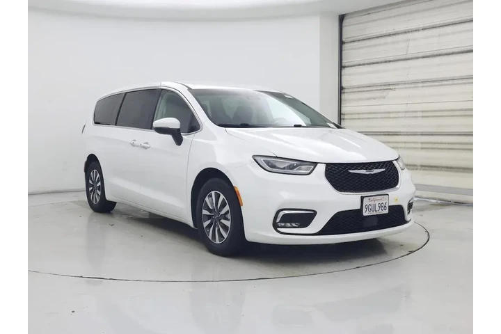 $32998 : Chrysler Pacifica Plug-In Hy image 1