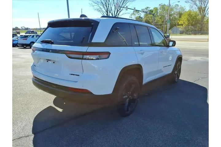 Jeep Grand Cherokee 2023 4x4 image 4