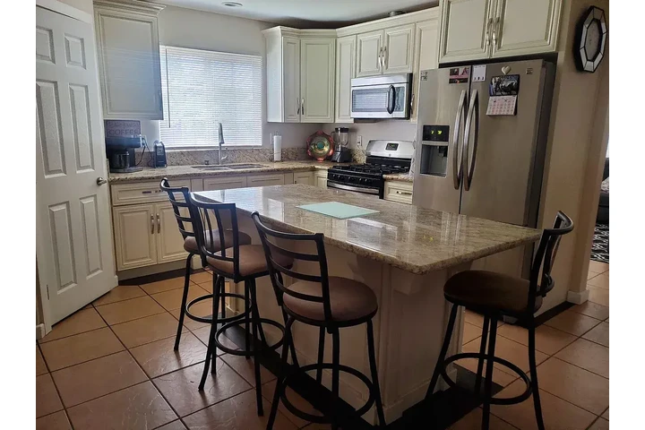 $2200 : CASA en🏡Walnut Ave,South Gate image 3