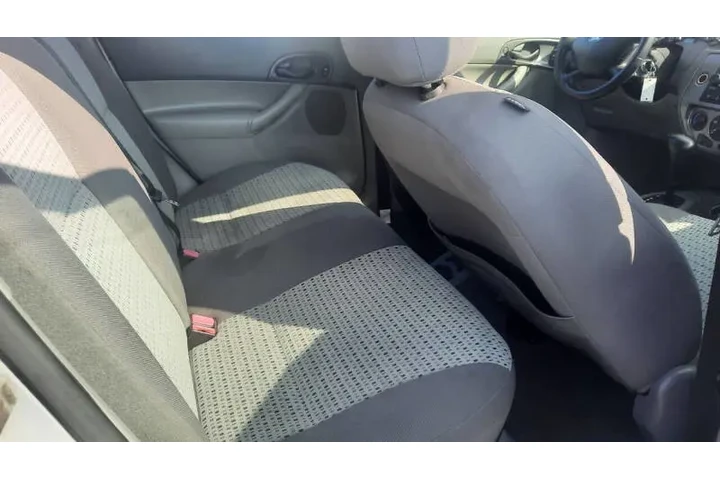 $2995 : 2005 Focus image 8