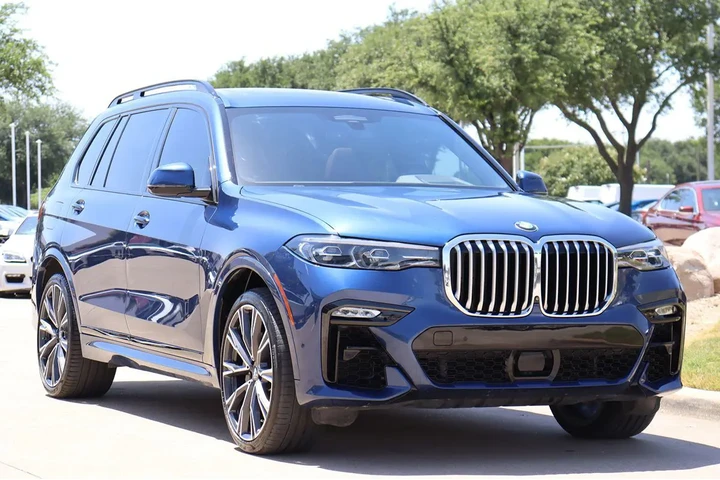 $38511 : 2019 X7 xDrive50i image 3