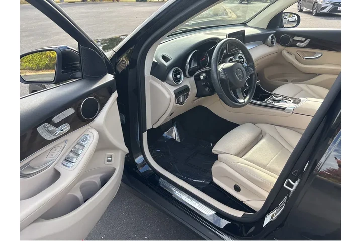 $25000 : 2019 GLC 300 image 2