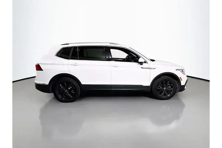 $28500 : Volkswagen Tiguan 2024 SE 4d image 8