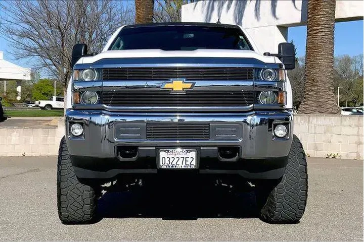 $37985 : Chevrolet Silverado 2500HD 2 image 3