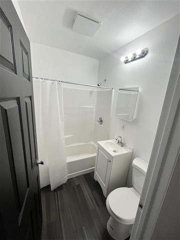 $1350 : Cuarto con Baño image 3