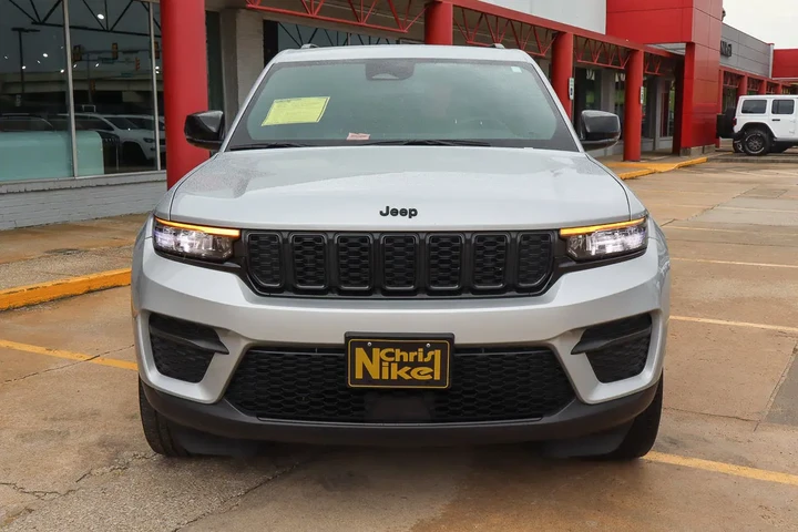 $27488 : 2023 Grand Cherokee Altitude image 3