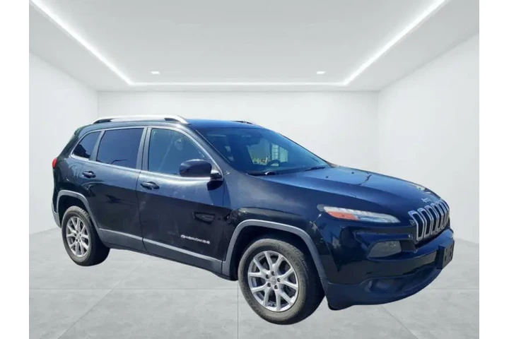$8200 : 2014 Cherokee Latitude image 3