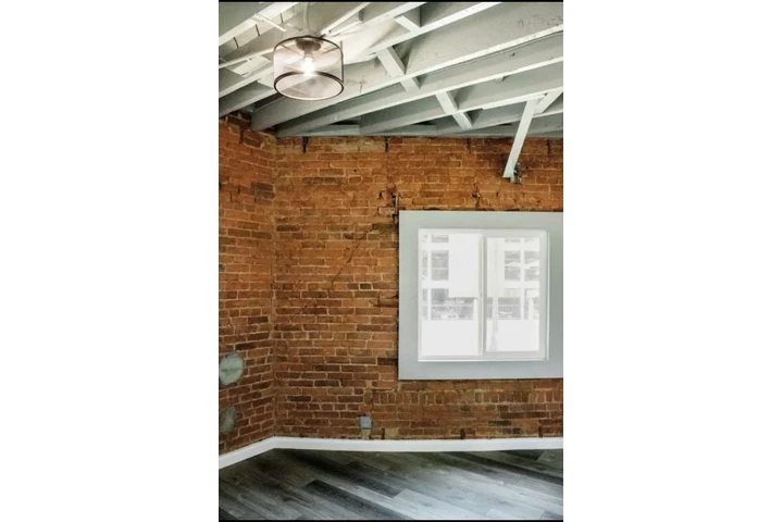 $1050 : Peaceful home image 8