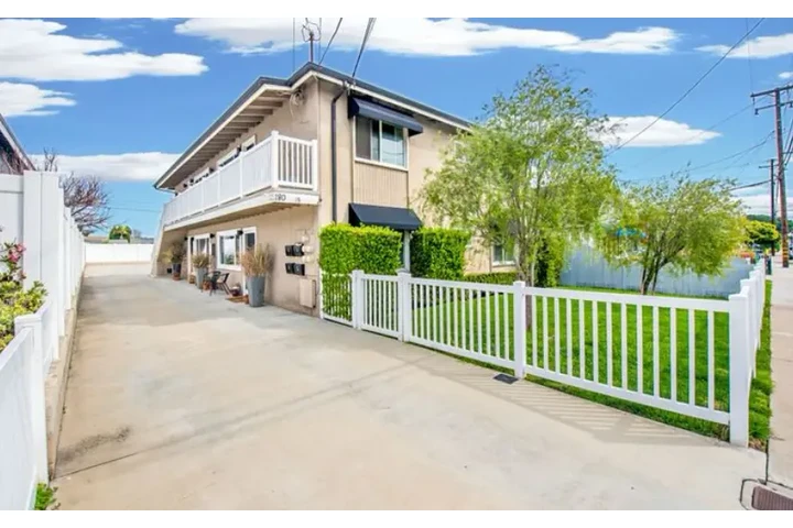 $1500 : Available1Bed Apt in South LA image 4