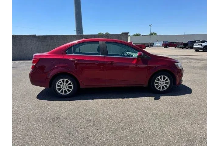 $7982 : Chevrolet Sonic 2017 LT Auto image 8