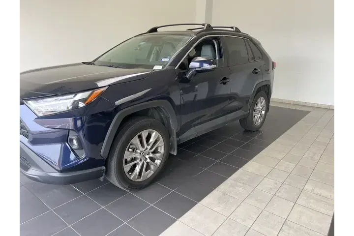 $31832 : Toyota RAV4 2024 XLE Premium image 1