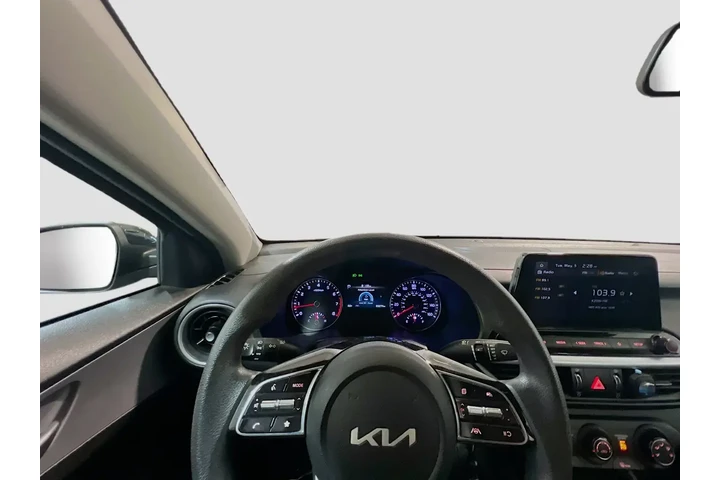 $13500 : Kia Forte 2022 LXS 4dr Sedan image 9