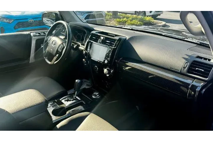 $37138 : Toyota 4Runner 2022 4x4 SR5 image 8