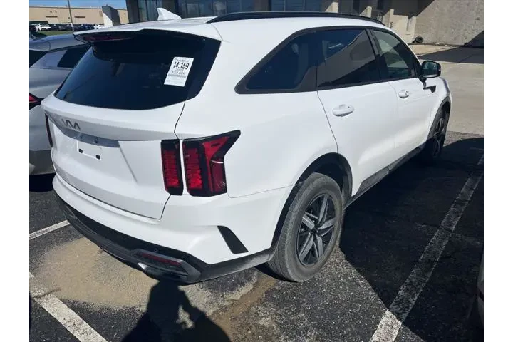 $26777 : Kia Sorento 2023 S 4dr SUV image 4