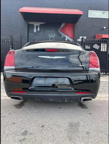 $17900 : Chrysler 300 image 6