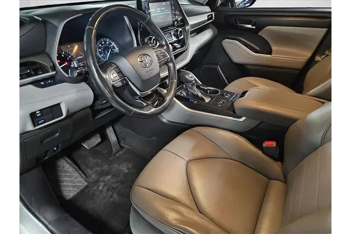 $28926 : Toyota Highlander 2021 XLE 4 image 10