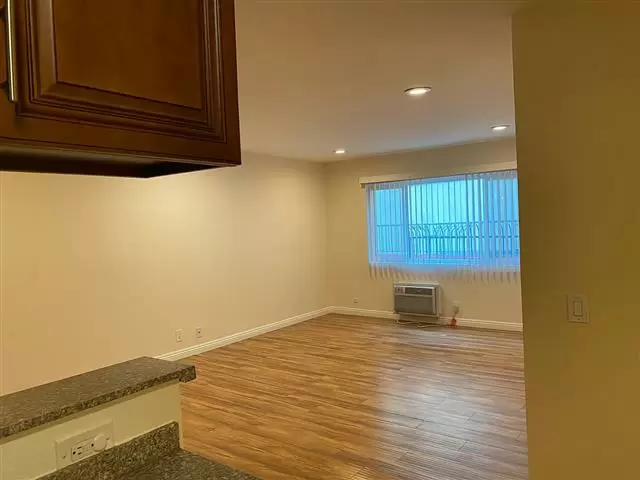 $1400 : Amazing 1 Bed 1 Bathroom image 6