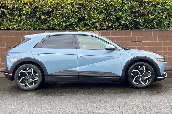 $25590 : Hyundai IONIQ 5 2024 SEL 4dr image 3