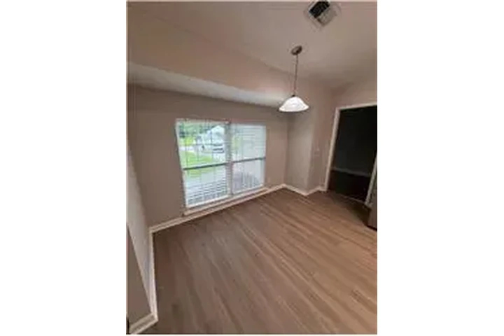 $2095 : Rental property with 3 bedro image 7