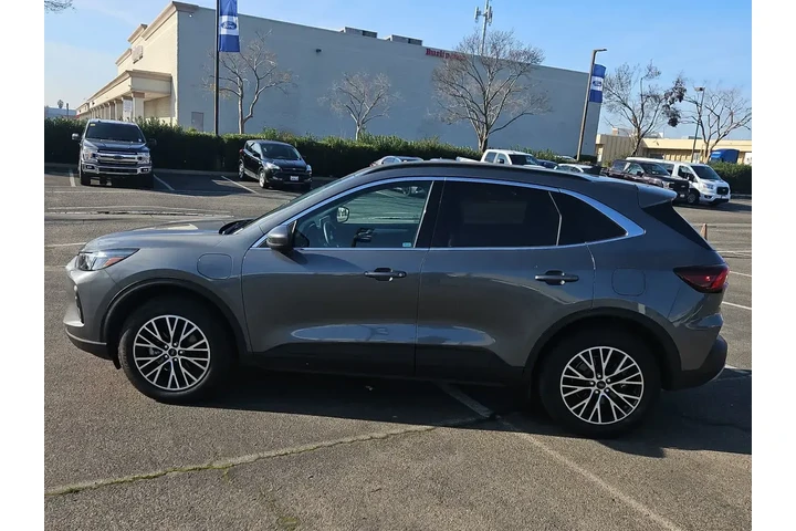 $30000 : Ford Escape Plug-In Hybrid 2 image 3