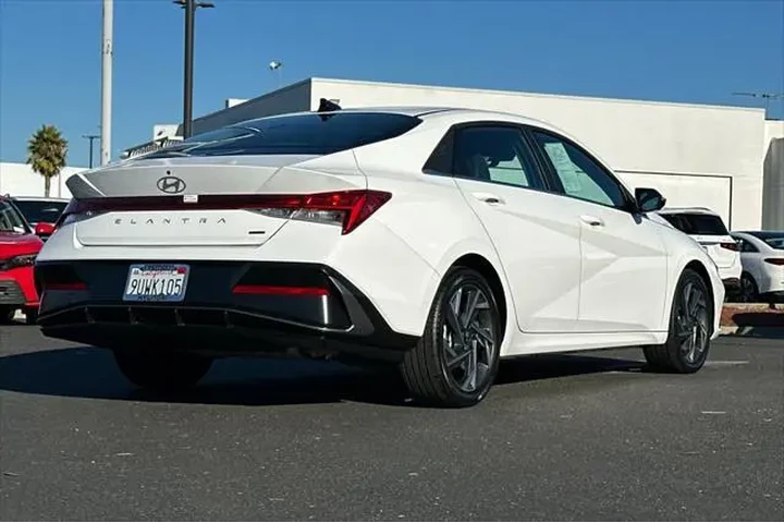 $29359 : Hyundai ELANTRA Hybrid 2025 image 3