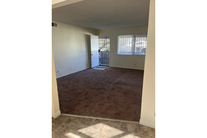 $2400 : APT 2 CUARTOS 2 BAÑOS LYNWOOD image 1
