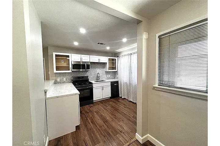 $900 : Fully Remodeled 2 Bedroom | 1 image 5
