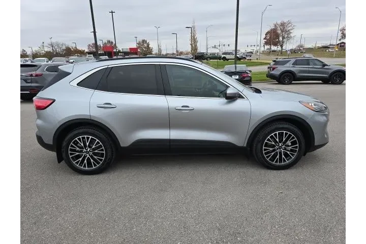 $27000 : Ford Escape Plug-In Hybrid 2 image 6