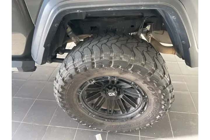 $27448 : Jeep Gladiator 2020 4x4 Spor image 2