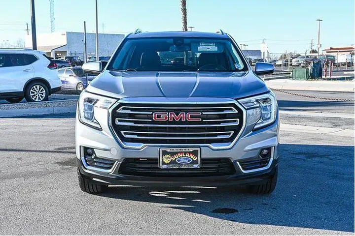 $23788 : GMC Terrain 2024 AWD SLT 4dr image 2