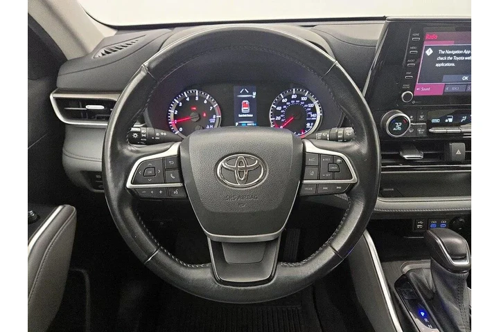 $29998 : Toyota Highlander 2022 LE 4d image 10
