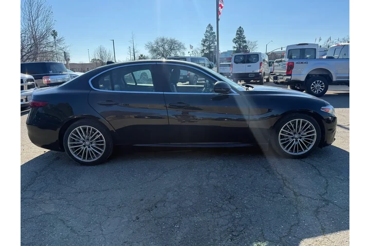 $14000 : Alfa Romeo Giulia 2017 Ti 4d image 6