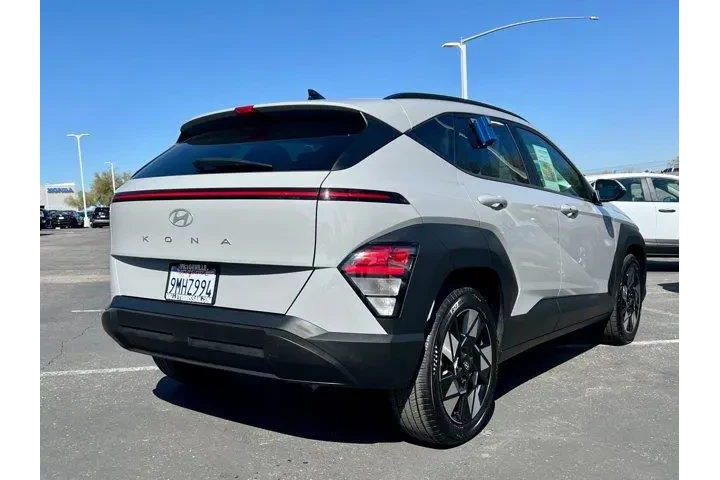 $19997 : Hyundai KONA 2024 SEL 4dr Cr image 3