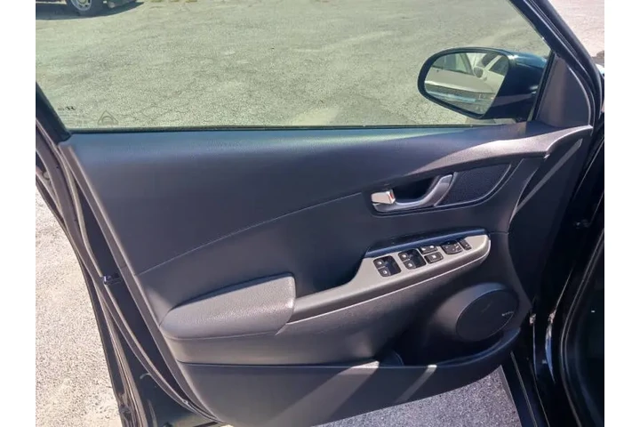 $15300 : 2020 Kona Limited image 4