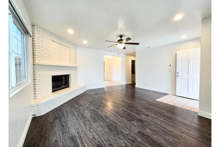$2475 : 3Bed 2Bath Home in Vermont Ave image 2