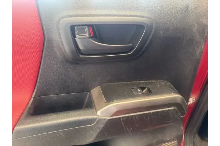 $23553 : Toyota Tacoma 2021 4x2 SR5 4 image 8